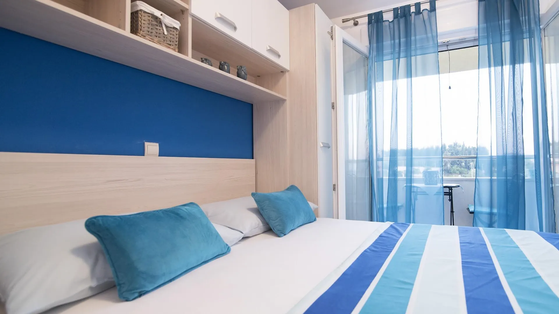 Apartments Iskra Split 3*,